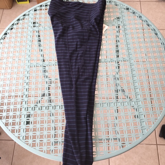 Sold Athleta Stripe Salutation 7/8 Tight - Picture 8 of 8